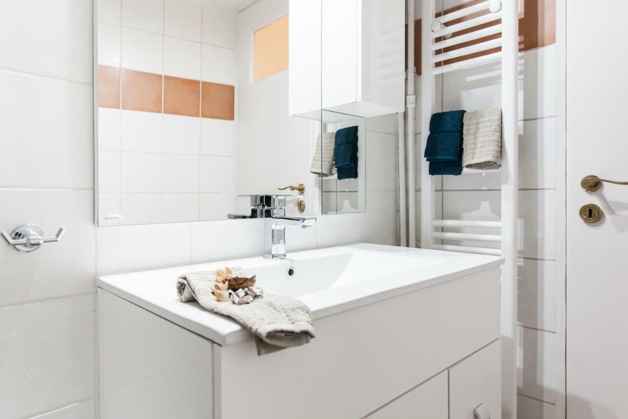 Classy And Stylish Private Apartment At Acropolis Museum Metro Station Афины Экстерьер фото
